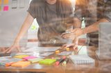 Symbolbild Design Thinking: Arbeitsatmosphäre, Marker, Post-its